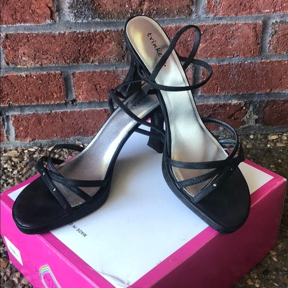 Trinkets Black Heels - Picture 3 of 8